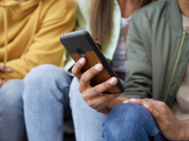 Whatsapp lança recurso de proteção para interação entre pais e filhos