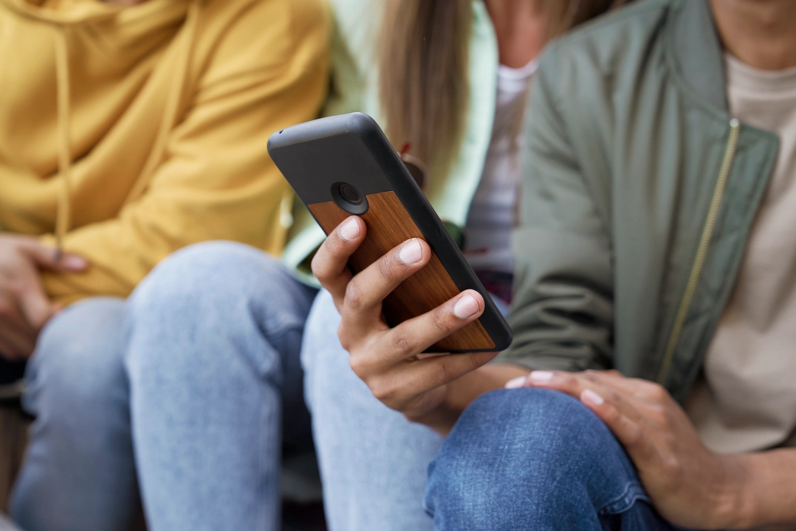 Whatsapp lança recurso de proteção para interação entre pais e filhos